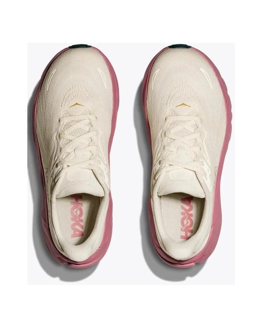 Hoka One One Arahi 8 in het Pink