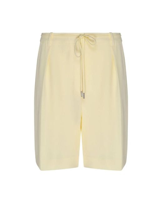 Shorts in twill gialli con dettaglio a piega di Calvin Klein in Natural