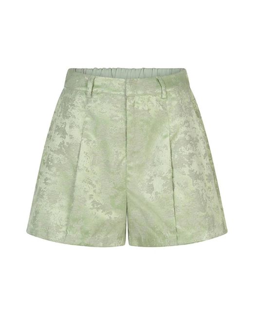 Lofty Manner Short Raisa in het Green