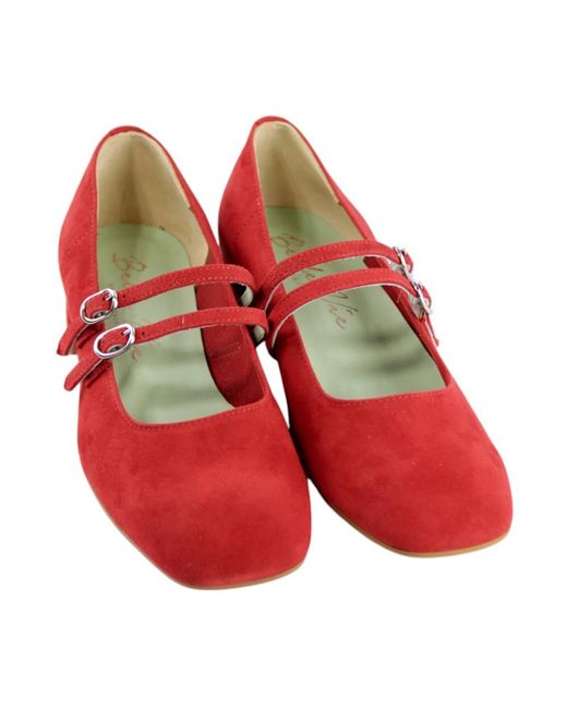 BELLE VIE Red Pumps