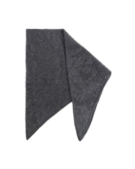 Winter Scarves di Lisa Yang in Gray