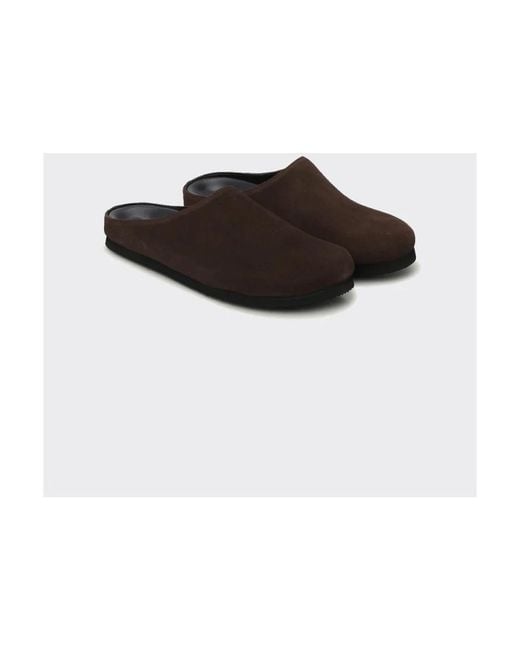 Les Deux Brown Mules
