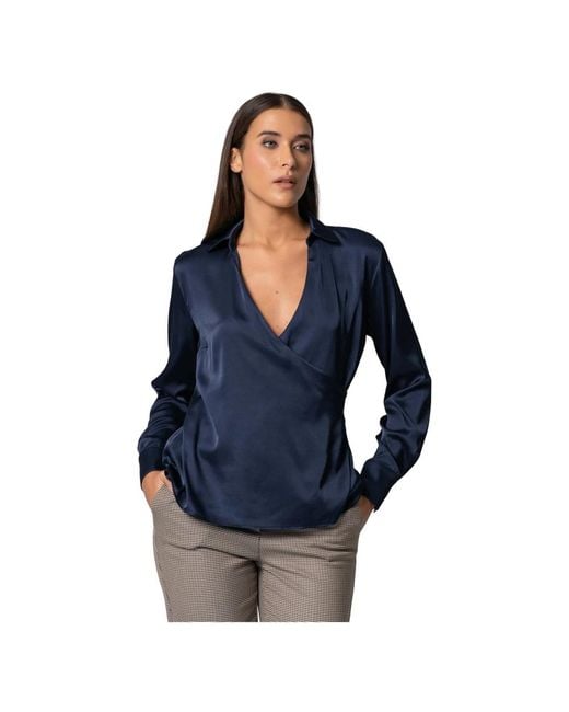 Kocca Soft Wrap Around Blouse in het Blue