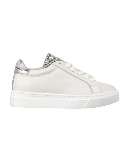Alma En Pena. White Sneakers