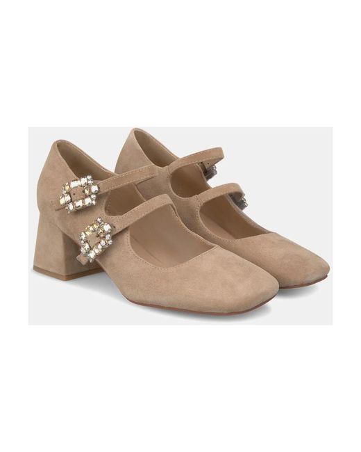 Alma En Pena. White Schuh mit absatz und schnallen