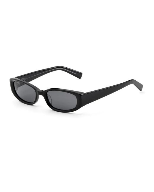 AKILA Black Sunglasses