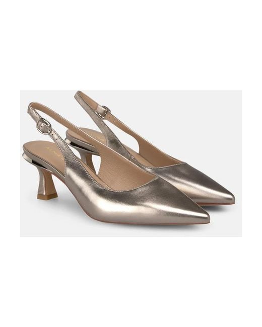 Alma En Pena. Metallic Pumps