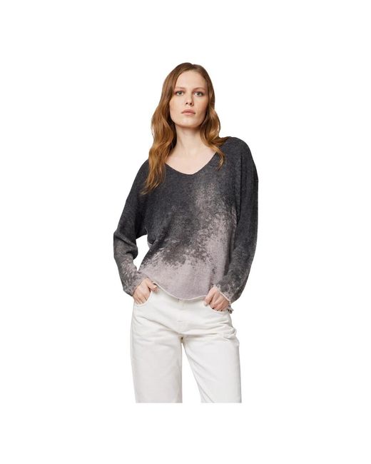 Alpha Studio Gray V-Neck Knitwear