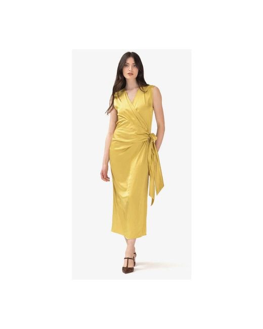 Momoní Roca Jurk in het Yellow