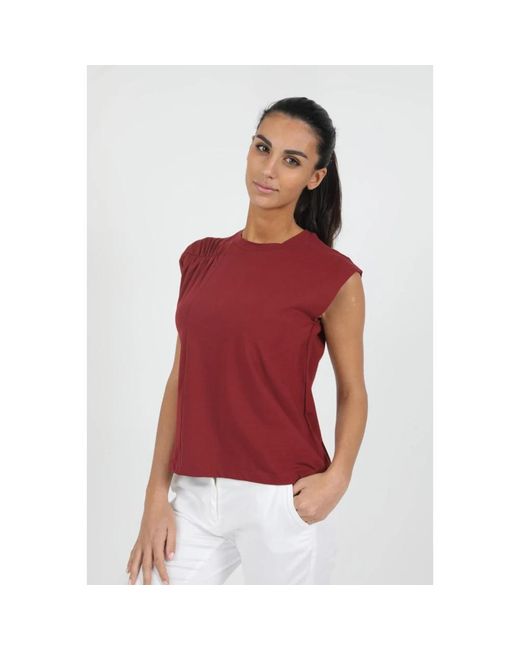 Sleeveless Tops Alpha Studio de color Red