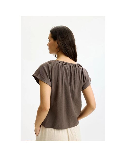 iN FRONT Blouses in het Brown
