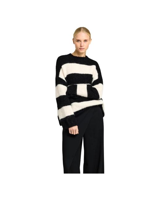 Round-Neck Knitwear di SELECTED in Black