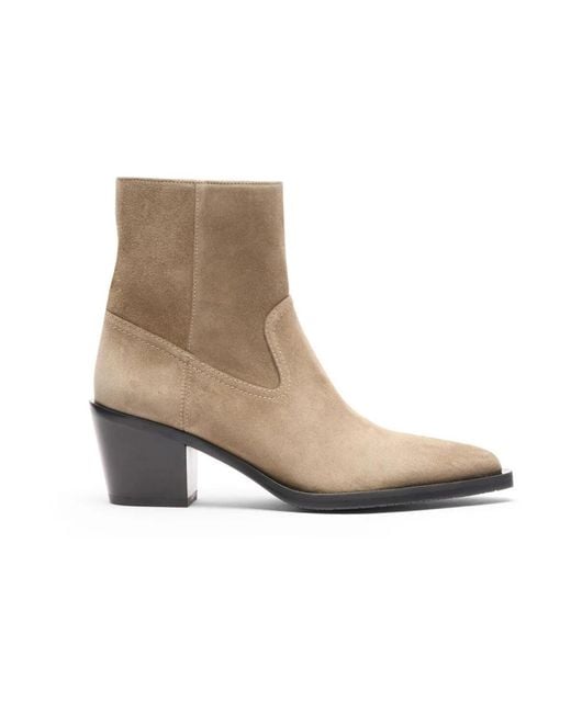 Stuart Weitzman Cowboy Boots in het Brown