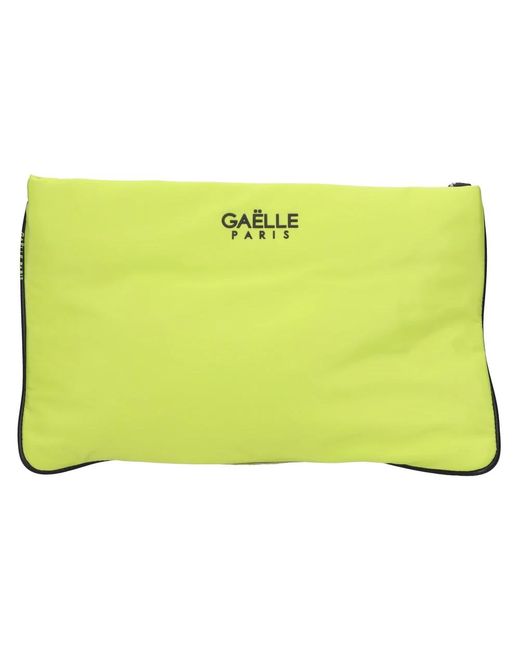 Clutches Gaelle Paris de color Green
