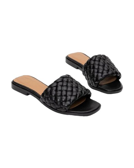 Flattered Black Sliders