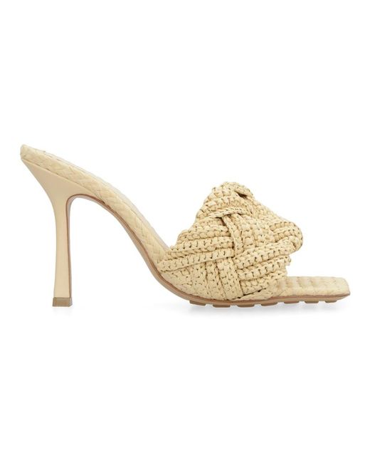 Bottega Veneta White Gewebte Raffia Mules Mit Eckiger Zehenpartie
