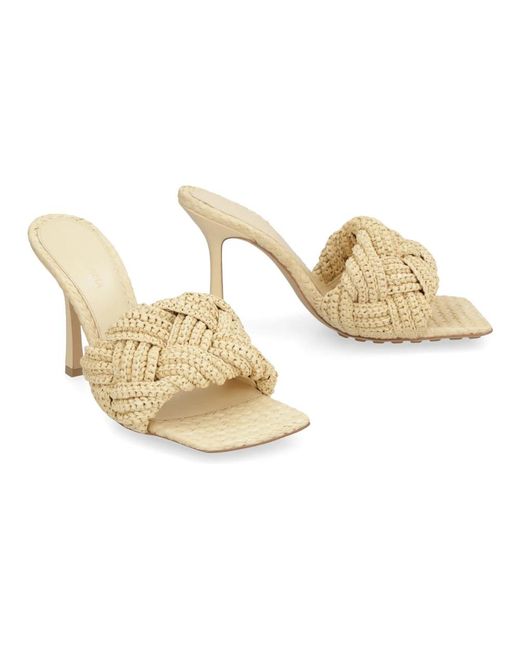 Bottega Veneta White Gewebte Raffia Mules Mit Eckiger Zehenpartie