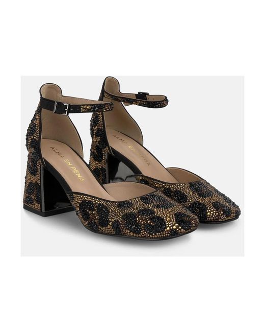Alma En Pena. Brown Pumps