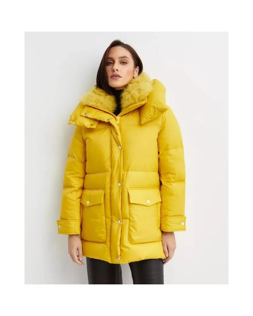 Down Jackets Yves Salomon de color Yellow