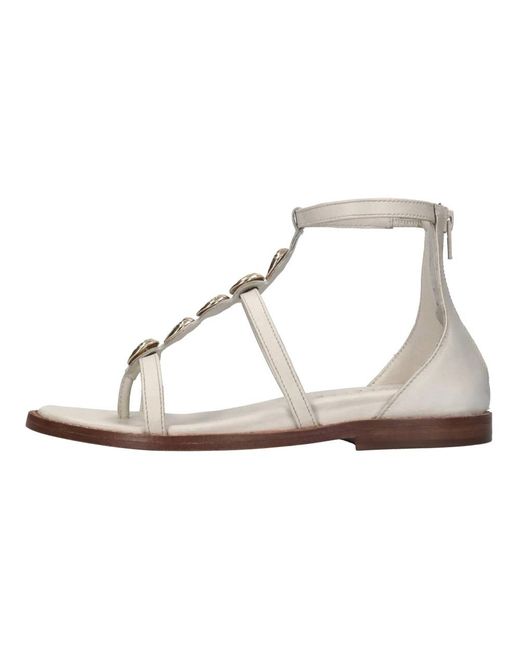 Flat Sandals di Emanuélle Vee in White