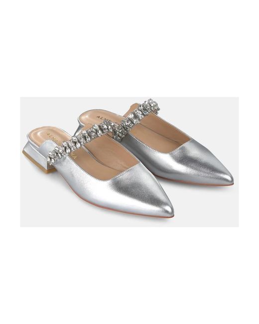 Alma En Pena. White Mules