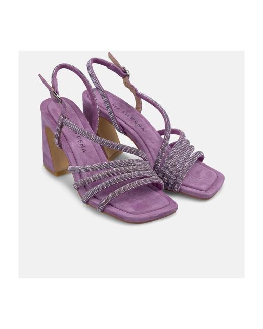 Alma En Pena. Purple Sandalen Mit Glänzenden Riemen