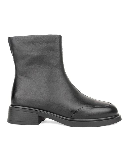 Linda Baumann Black Ankle Boots