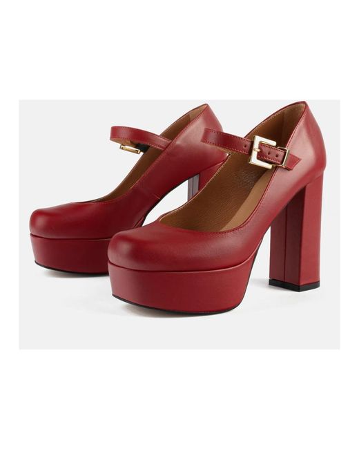 L37 Red Pumps