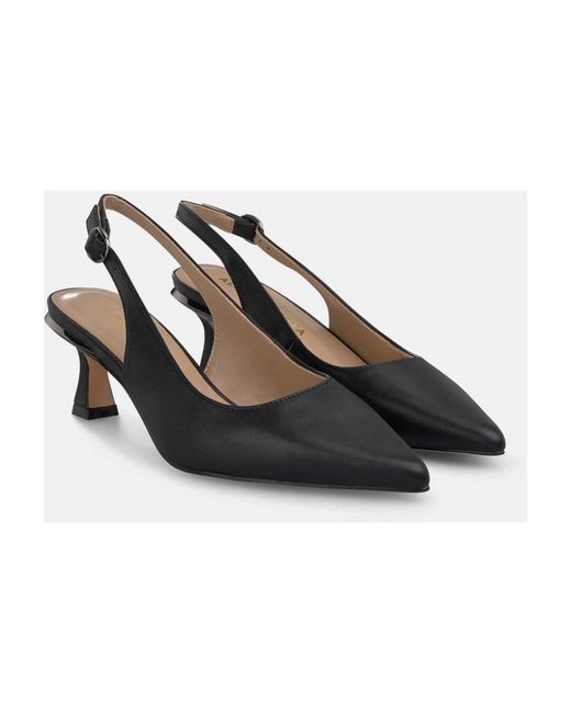 Alma En Pena. Metallic Pumps