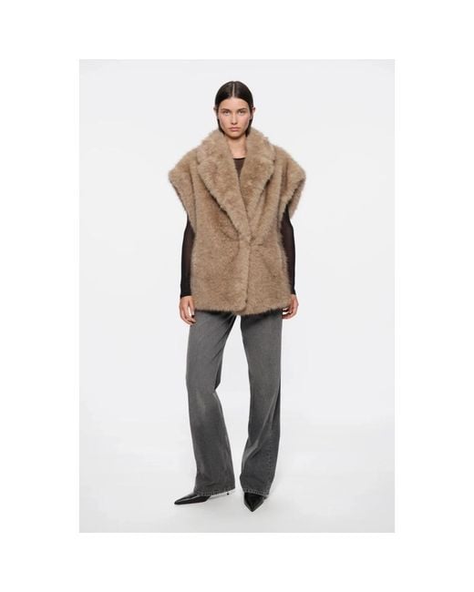 Vests Stand Studio de color Natural