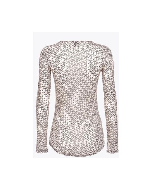 Top charmeuse a maniche lunghe con stampa logata all-over di Pinko in Blue