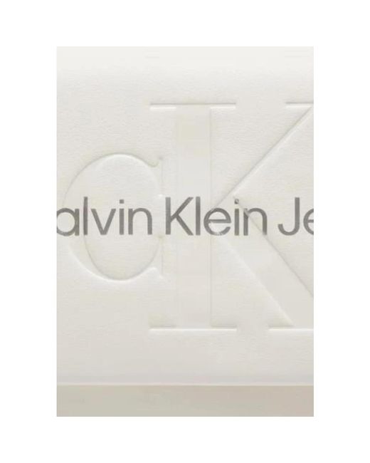 Calvin Klein White Skulptierte flap convertible tasche frühjahr/sommer kollektion