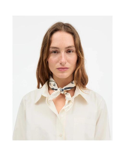 Skall Studio White Klassischer Blumenschal