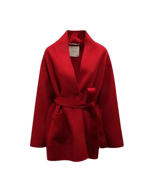 EMMA & GAIA Capes in het Red