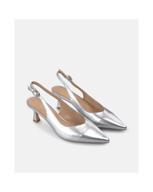Alma En Pena. Metallic Pumps