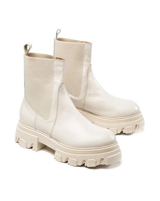VAMSKO Natural Chelsea Boots