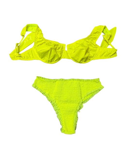 FK Bikini's in het Yellow