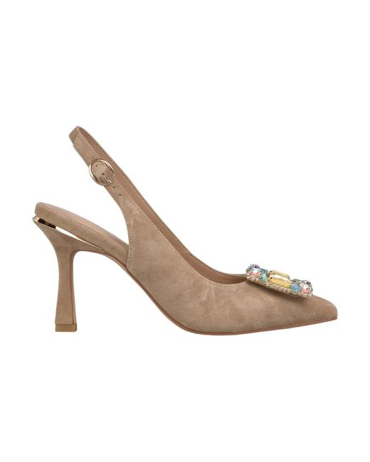 Alma En Pena. White Pumps
