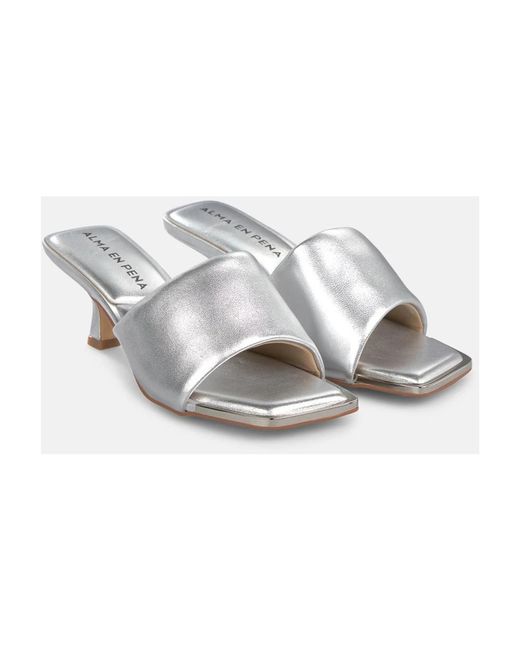 Alma En Pena. White Heeled Mules
