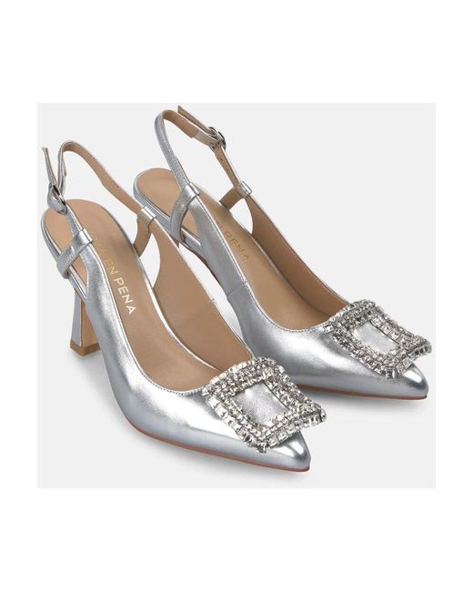 Alma En Pena. White Brosche Absatzschuh