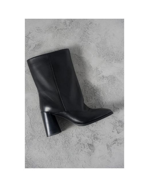 ESTRO Black Heeled Boots