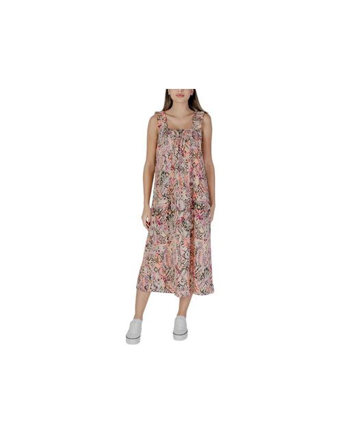 Midi Dresses B.Young de color Brown