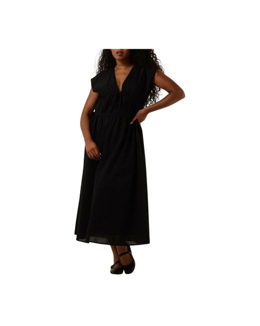 Modström Kleedjes ,Zwart ,Polyester Elegante Zwarte Midi Jurk in het Black