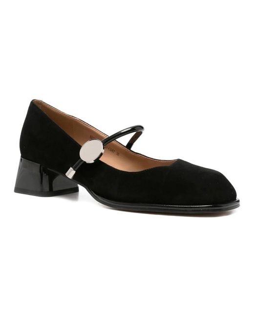 Linda Baumann Black Pumps