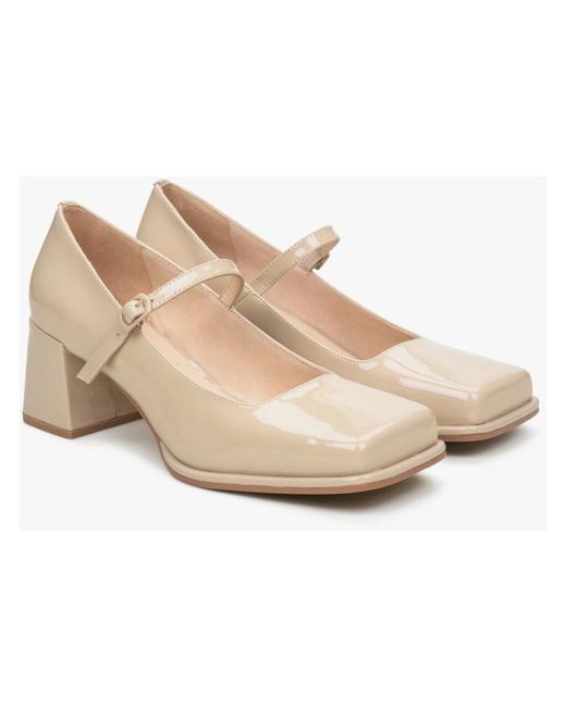 ESTRO White Pumps
