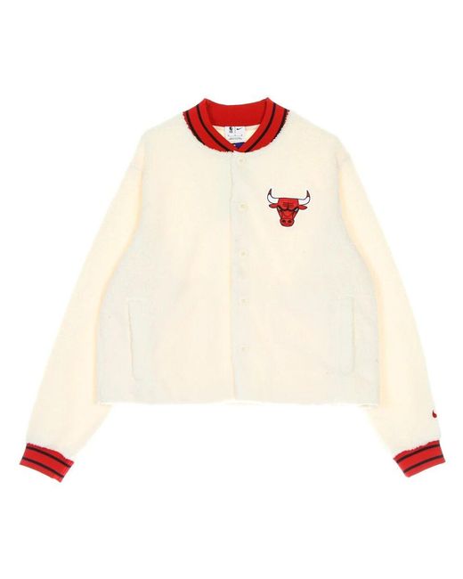 Nike White Nba Courtside Jacke Mit Chicago Bulls Logo