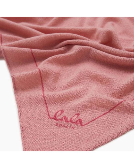 Scarves di Lala Berlin in Pink