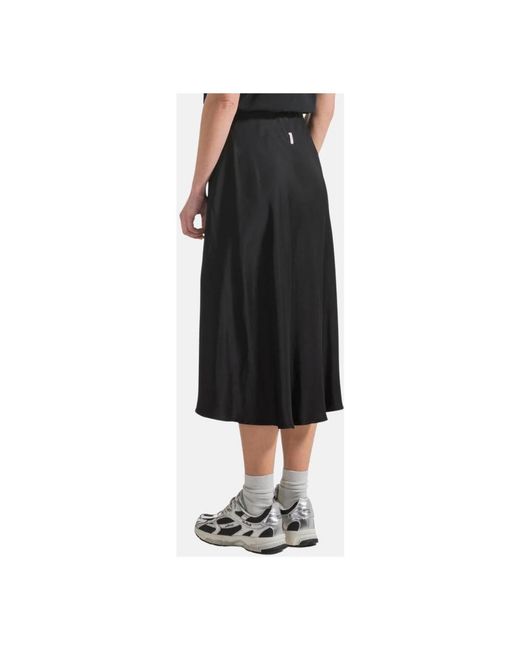 Deha Rokken ,Zwart ,Geplooide Viscose Midi Rok in het Black