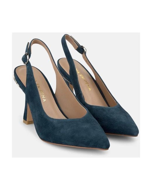 Alma En Pena. Blue Pumps