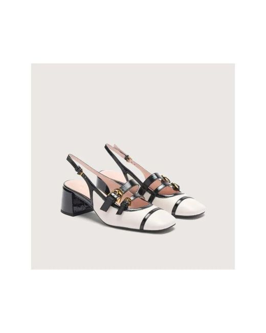 Coccinelle White Weiße Sandalen Mit Lackeffekt